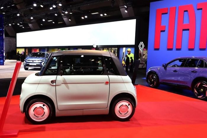 Một mẫu xe điện cá nhân của hãng Fiat tại triển lãm. (Ảnh: Hương Giang/TTXVN)