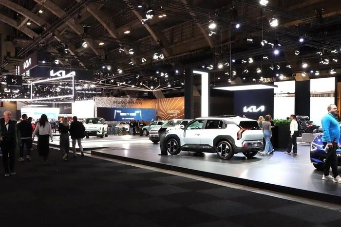 Một góc Triển lãm ôtô Brussels 2025. (Ảnh: Hương Giang/TTXVN)