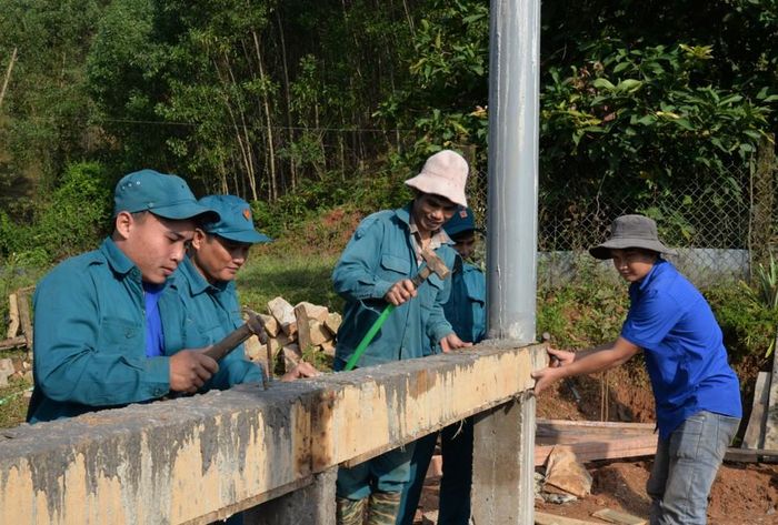 Cộng đồng dân cư và các đoàn thể địa phương chung tay xóa nhà tạm, dột nát.