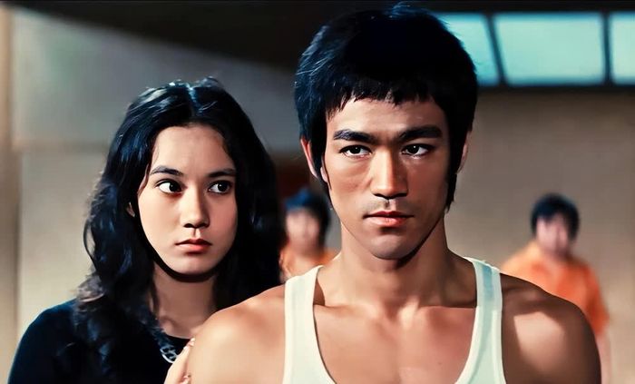 Lý Tireeru Long và Miêu Khả Tú trong một cảnh phim