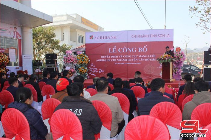 Lễ công bố Quyết định công tác mạng lưới Agribank Chi nhánh huyện Vân Hồ