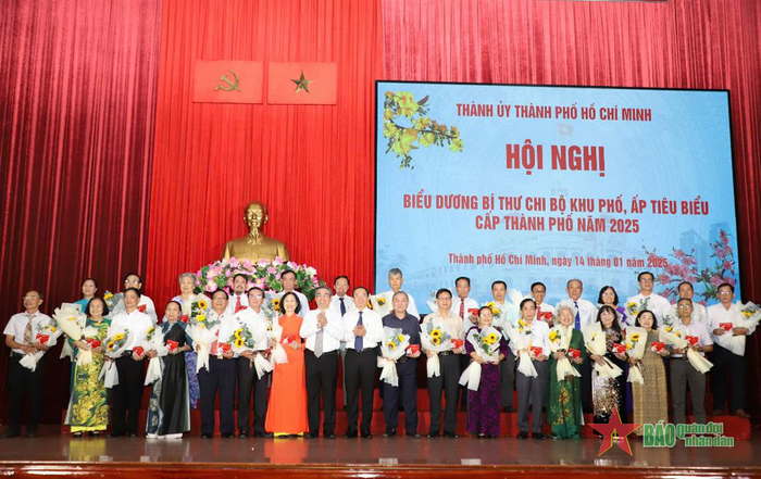 Lãnh đạo TP Hồ Chí Minh mong muốn, các Bí thư chi bộ điển hình tiếp tục phát huy vai trò gương mẫu, đóng góp ngày càng nhiều cho sự nghiệp xây dựng, phát triển thành phố