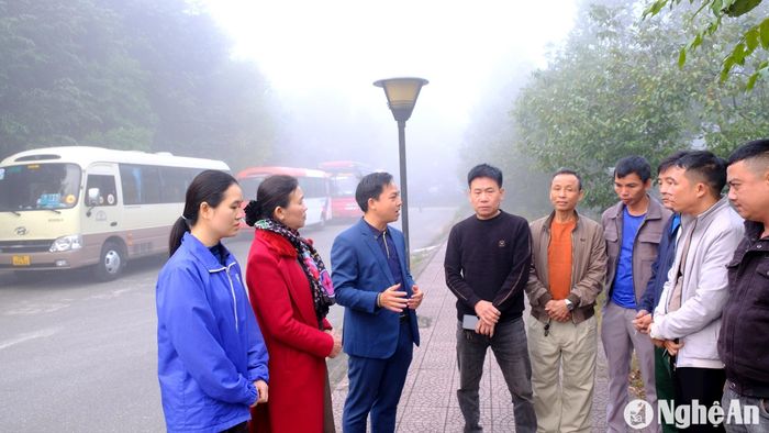 Nhiều doanh nghiệp kinh doanh vận tải bày tỏ khó khăn với các nhà trường khi chưa thực hiện được theo đúng Nghị định 151. Ảnh: Mỹ Hà