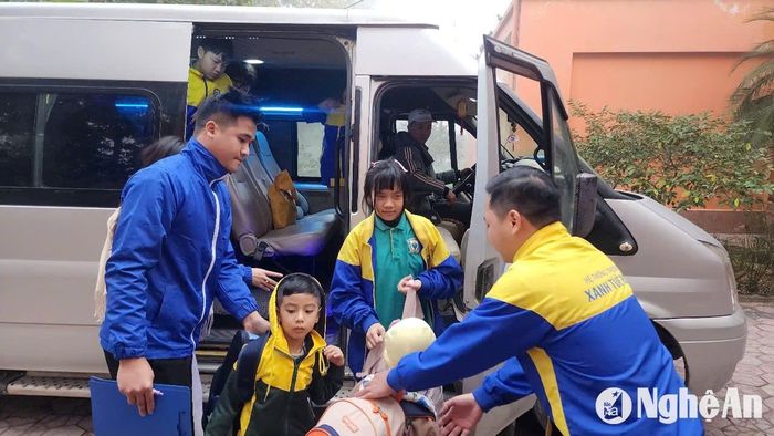 Việc sử dụng xe đưa đón học sinh được quy định khá nghiêm ngặt. Ảnh: Mỹ Hà