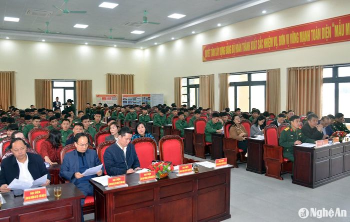 Các đại biểu tham dự hội nghị tư vấn đào tạo nghề, hướng nghiệp, giới thiệu việc làm cho hạ sĩ quan, binh sĩ xuất ngũ năm 2025. Ảnh: Thành Chung