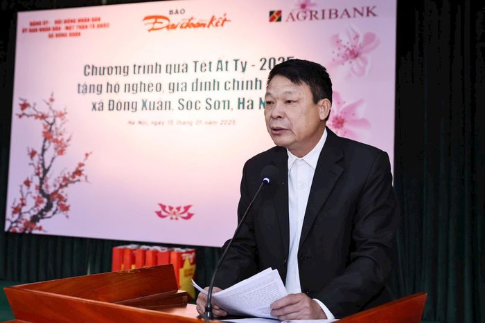 Ông Nguyễn Văn Quá, Bí thư Đảng ủy, Chủ tịch HĐND xã Đông Xuân cảm ơn Báo Đại Đoàn Kết và Ngân hàng Agribank luôn dành sự quan tâm đặc biệt đối với người dân xã Đông Xuân và đồng hành với sự phát triển của địa phương.