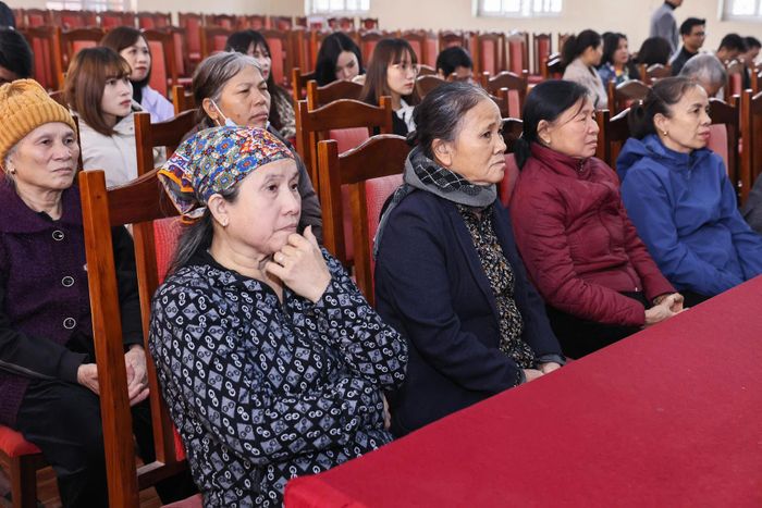 Đông đảo người dân xã Đông Xuân tham dự chương trình.