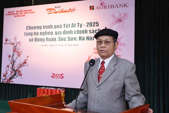 Ông Nguyễn Ngọc Lĩnh (thân nhân người có công với cách mạng, trú tại thôn Xuân Kỳ) cảm ơn sự quan tâm của Báo Đại Đoàn Kết, Ngân hàng Agribank đối với người có công, gia đình chính sách, hộ nghèo, hộ có hoàn cảnh khó khăn xã Đông Xuân.