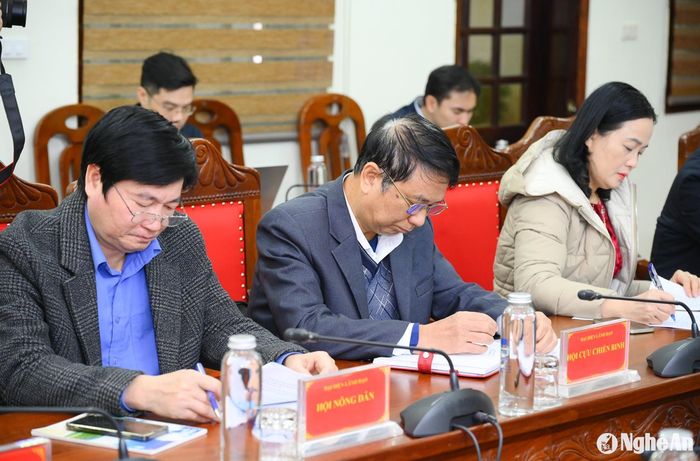 Các đại biểu tham dự cuộc làm việc. Ảnh: Thành Cường