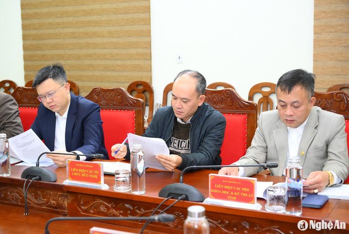 Các đại biểu tham dự cuộc làm việc. Ảnh: Thành Cường