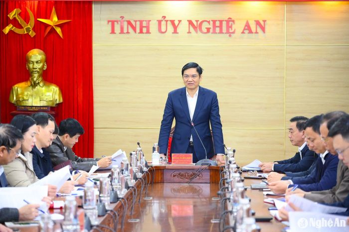 Thường trực Tỉnh ủy làm việc với Ủy ban MTTQ tỉnh và các tổ chức chính trị - xã hội cấp tỉnh. Ảnh: Thành Cường