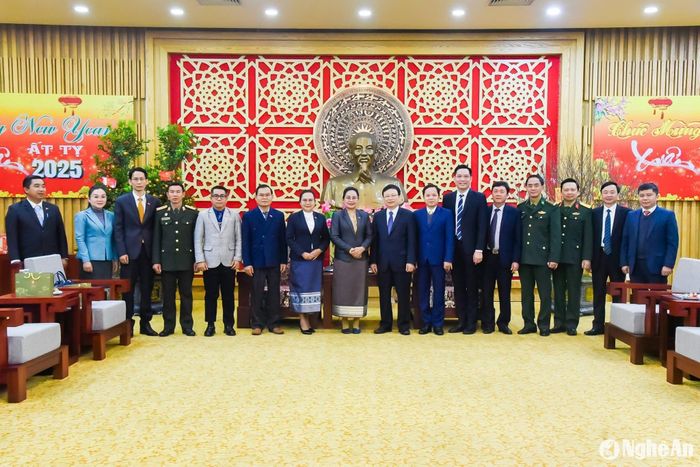 Đoàn công tác của tỉnh Sa Vẳn Na Khẹt (Lào) thăm, chúc Tết tỉnh Nghệ An. Ảnh: T.L