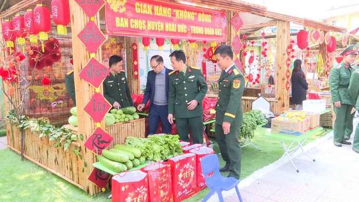 Gian hàng không đồng của Ban Chỉ huy quân sự huyện Hoài Đức tham gia chương trình