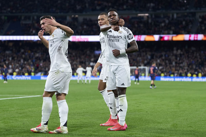 Các cầu thủ Real Madrid mừng chiến thắng trước Celta Vigo. Ảnh: Getty 