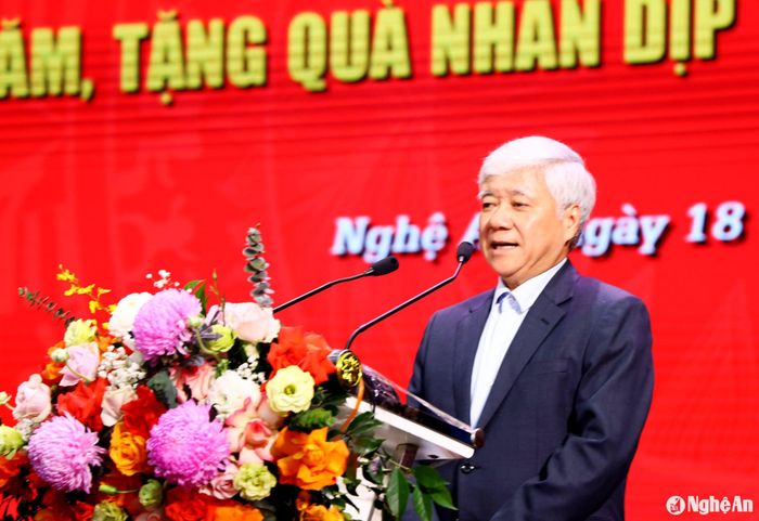 Đồng chí Đỗ Văn Chiến - Ủy viên Bộ Chính trị, Bí thư Trung ương Đảng, Chủ tịch Ủy ban Trung ương Mặt trận Tổ Quốc Việt Nam phát biểu chúc Tết Đảng bộ, nhân dân, công nhân, người lao động Nghệ An. Ảnh: Nguyên Nguyên