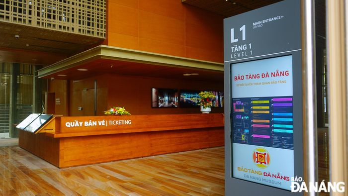 Tại đây bố trí 13 màn hình tra cứu thông tin, màn hình trình chiếu tự động, quầy vé, sơ đồ tuyến tham quan, khu hàng lưu niệm, khu cà phê phục vụ du khách và người dân, phòng hội thảo quy mô 100 ghế...