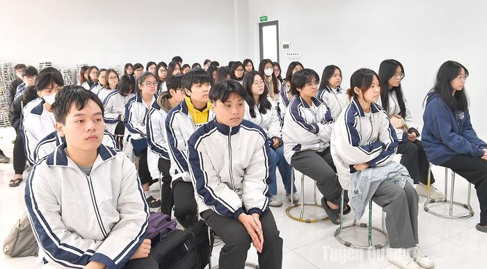 Các thí sinh Trường THPT Chuyên Tuyên Quang tham dự Kỳ thi chọn học sinh giỏi quốc gia THPT năm học 2024-2025 .