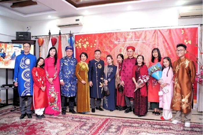 Đại diện cộng đồng và thành viên Đại sứ quán tham dự Tết cộng đồng. Ảnh: ĐSQ Việt Nam tại Pakistan