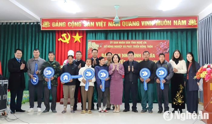 Tập đoàn ThaiBinh Seed trao nhà tình nghĩa cho người dân Quỳ Châu - Nghệ An. Ảnh: P.V