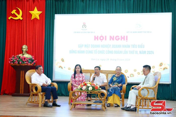 Trao đổi công tác công đoàn giữa LĐLĐ tỉnh với các doanh nghiệp tiêu biểu năm 2024.