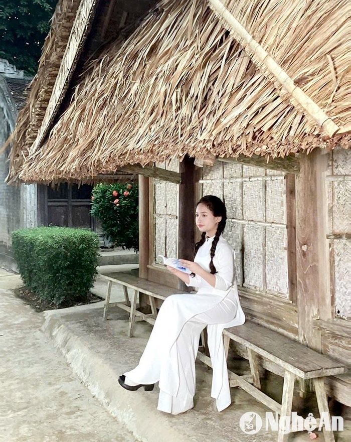 Để thực hiện bài dự thi, Đặng Gia Hân vào tận Huế để quay cảnh ngôi nhà của gia đình Bác Hồ. Ảnh: GĐCC