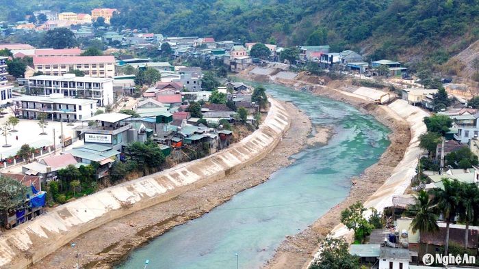 Dự án kè sông Nậm Mộ đang dần hoàn thiện. Ảnh: Xuân Hoàng