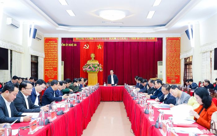 Đồng chí Nguyễn Đức Trung - Bí thư Tỉnh ủy, Trưởng Ban Chỉ đạo chủ trì, điều hành phiên họp. Ảnh: Phạm Bằng