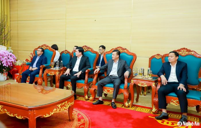 Các đồng chí lãnh đạo các ban Đảng Tỉnh ủy, Văn phòng UBND tỉnh dự chương trình. Ảnh: Thành Duy