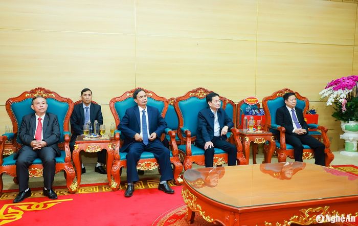 Các vị trong Ủy ban đoàn kết Công giáo tỉnh dự chương trình. Ảnh: Thành Duy