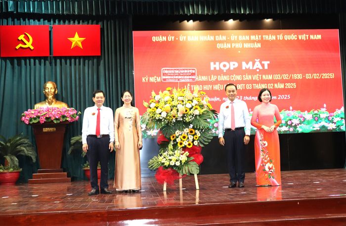  Quận Phú Nhuận tổ chức họp mặt kỷ niệm 95 năm Ngày Thành lập Đảng Cộng sản Việt Nam 