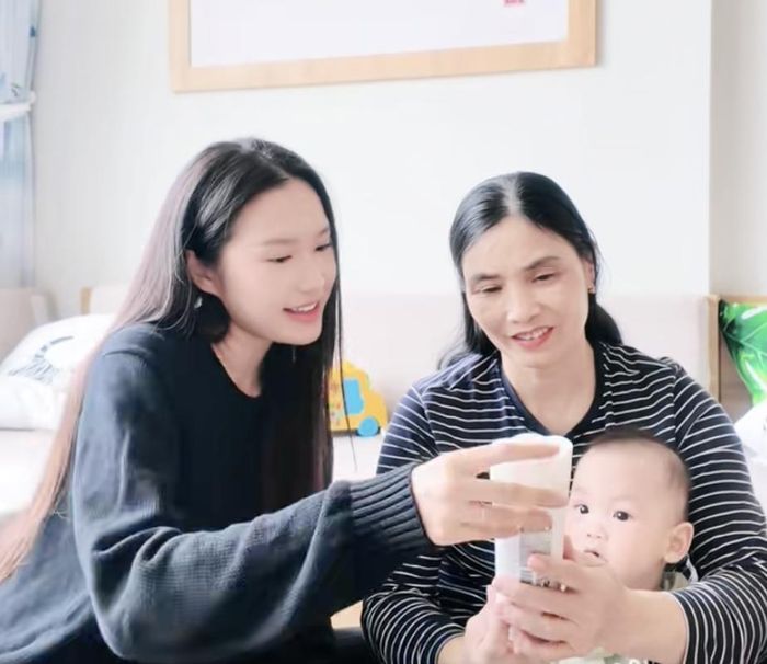 Năm nay, Hải My đã thực hiện được điều ước năm ngoái cùng Văn Hậu, có một cậu con trai đầu lòng - bé Minh Đăng (biệt danh bé Lúa) - kháu khỉnh để cùng bế đi chúc tết họ hàng, phấn khởi chờ du xuân dịp Tết Nguyên đán.