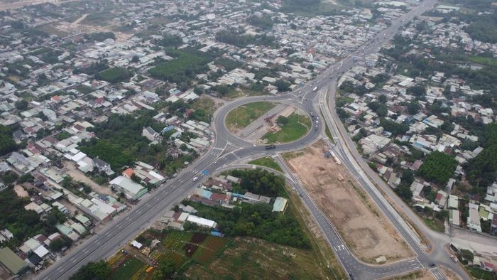 Nút giao đường cao tốc Bến Lức - Long Thành với quốc lộ 51. Ảnh Xuân Lộc