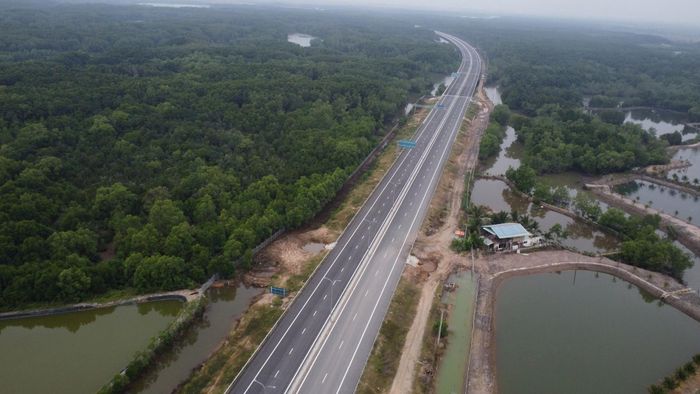 Đoạn từ nút giao Phước An đến nút giao quốc lộ 51, đường cao tốc Bến Lức - Long Thành qua địa bàn tỉnh Đồng Nai được đưa vào khai thác tạm dài 6,1km. Ảnh Văn Tùng
