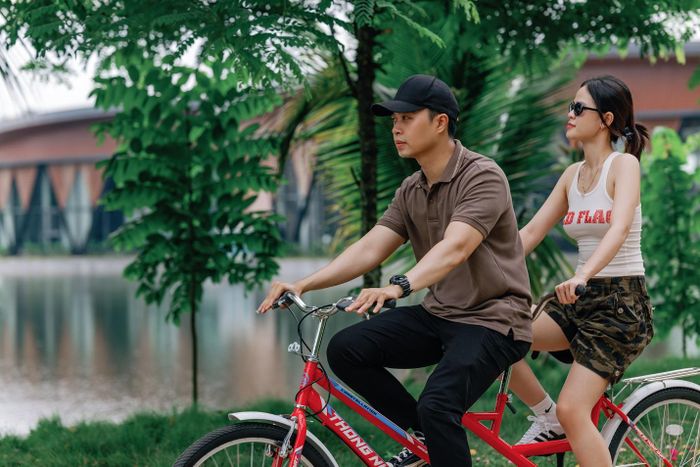 Thong thả bên con đường quanh co xanh mát tìm đến tháp UFO 
