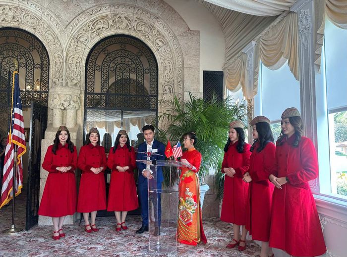  Các tiếp viên hàng không Vietjet cùng Tỷ phú Nguyễn Thị Phương Thảo tại sự kiện “Friends of Vietnam Summit” ở Mar-a-Lago 
