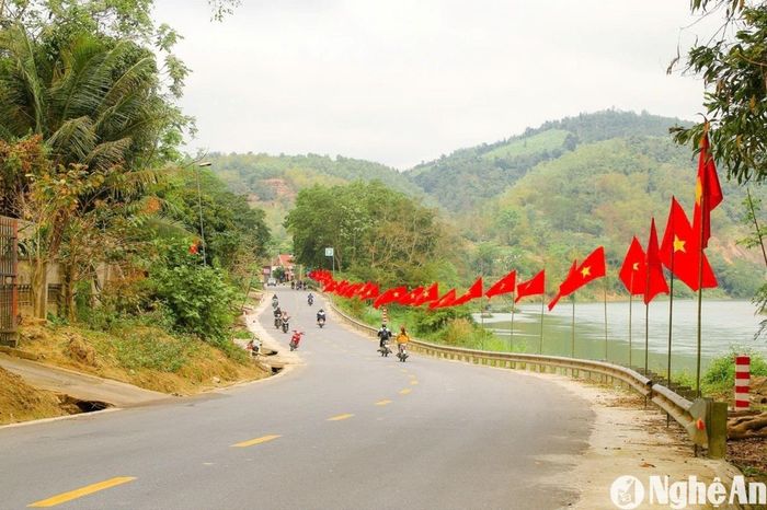 Quốc lộ 7 đoạn qua địa bàn xã Tam Quang. Ảnh: Đình Tuân