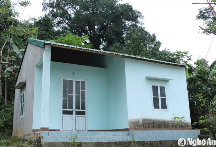 Ngôi nhà nhỏ xinh kiên cố được xây dựng từ những tấm lòng hảo tâm dành cho em Phan Tự Tường - mồ côi bố mẹ ở bản Sơn Hà. Ảnh: K.L