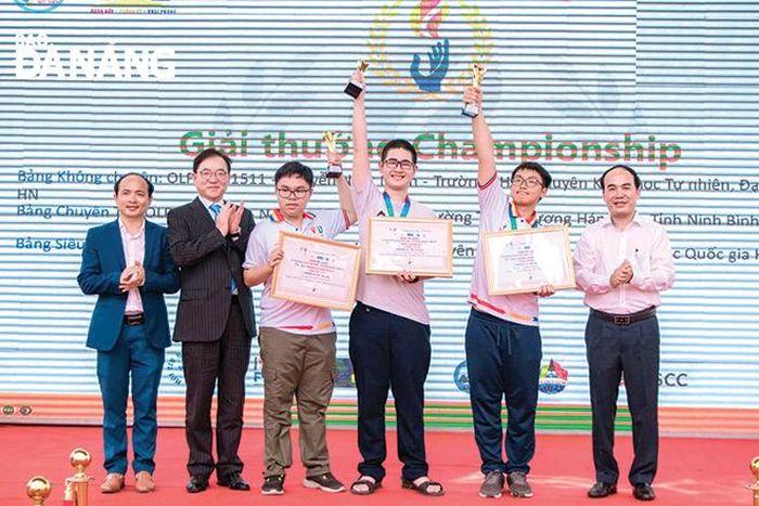 Thí sinh tham dự Olympic Tin học miền Trung - Tây Nguyên lần thứ V - 2024 do Trường Đại học Công nghệ thông tin và Truyền thông Việt - Hàn tổ chức. Ảnh: NGỌC HÀ