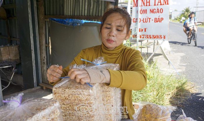 Mỗi ký cốm ngào có giá 60 ngàn đồng.
