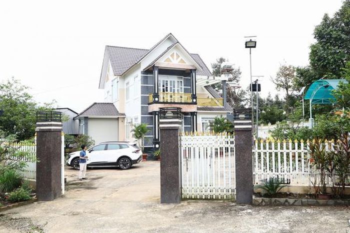 Người trồng sầu riêng ở Đạ Huoai ngày càng giàu có.