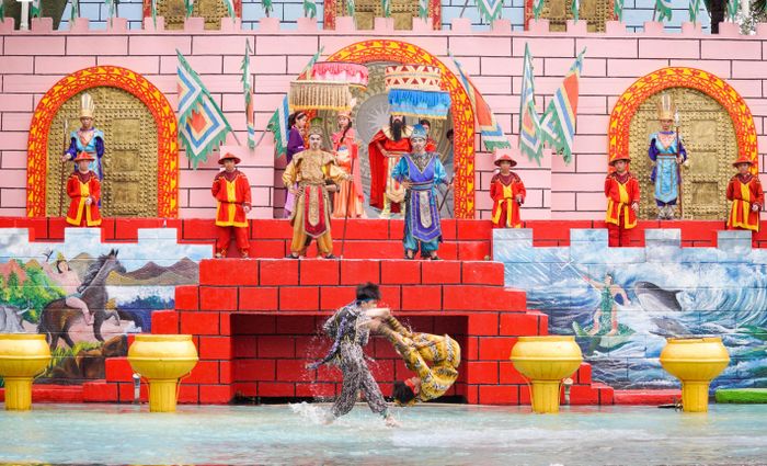 Show diễn Sơn Tinh - Thủy Tinh tại Công viên văn hóa Suối Tiên.