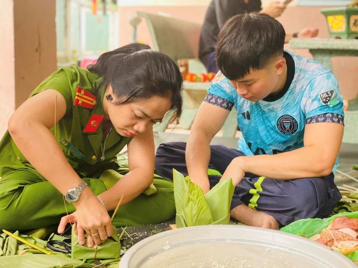Bánh chưng cho Tết và cho những hoàn cảnh khó khăn.