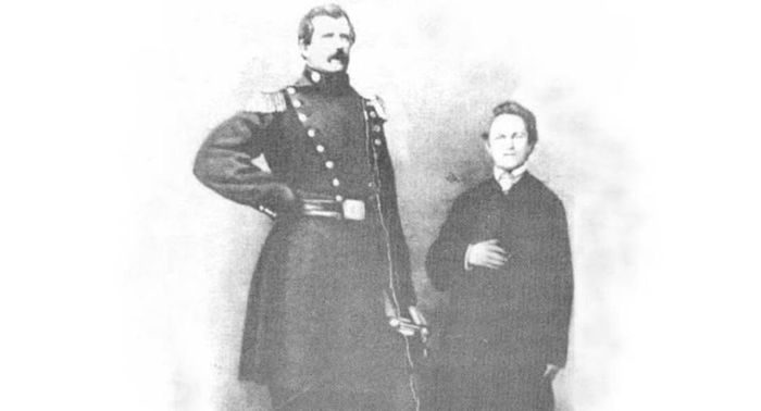 8. Angus MacAskill, sinh năm 1825 tại Scotland, cao tới 2,36 mét mà không phải do mắc phải vấn đề sức khỏe.