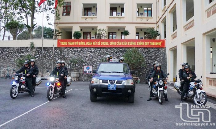 Tổ công tác của Phòng Cảnh sát cơ động (Công an tỉnh Thái Nguyên) lên đường thực hiện nhiệm vụ vào ngày 27 Tết.