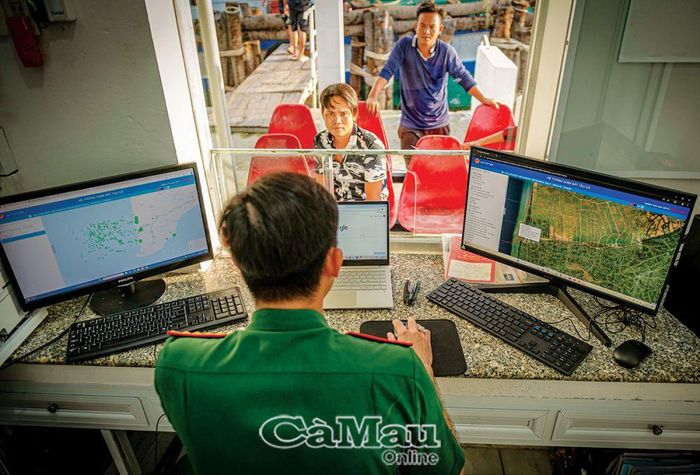 Tập trung tuyên truyền để Nhân dân chấp hành nghiêm pháp luật khi vui xuân, đón Tết. Ảnh: L.T