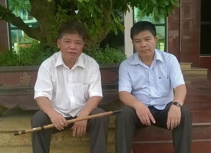  Nghệ nhân Quách Thế Chúc (bên trái) và TS. Bùi Văn Hộ. Ảnh: TS. Bùi Văn Hộ 