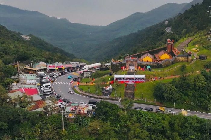  Đến nay, Hải Vân Quan thi hút rất đông khách du lịch đến tham quan.