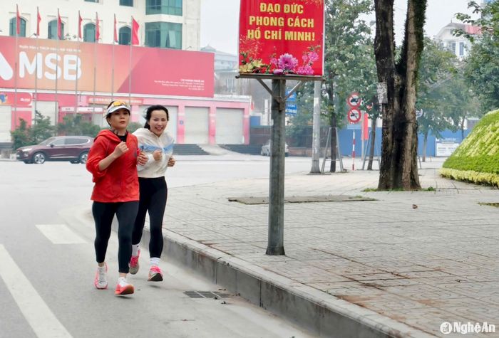 Bắt đầu năm mới trên đường chạy cũng là cách để thể hiện mong muốn một năm dồi dào sức khỏe, mọi việc hanh thông. Ảnh: Diệp Thanh