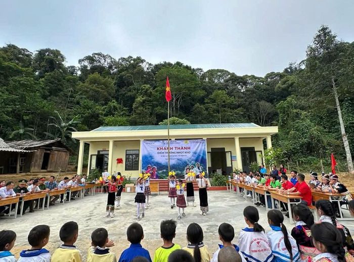 Người dân Kỳ Sơn được thụ hưởng nguồn hỗ trợ thiết thực với giá trị hàng chục tỷ đồng từ kết nối thiện nguyện của lãnh đạo huyện. Ảnh: HT