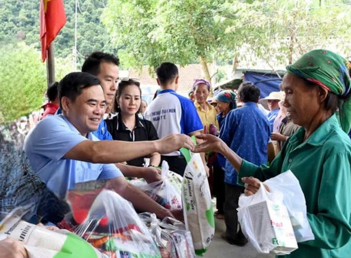 Nhờ kết nối kêu gọi thiện nguyện, người dân Kỳ Sơn được thụ hưởng nguồn hỗ trợ thiếtthực với giá trị hàng chục tỷ đồng. Ảnh: HT